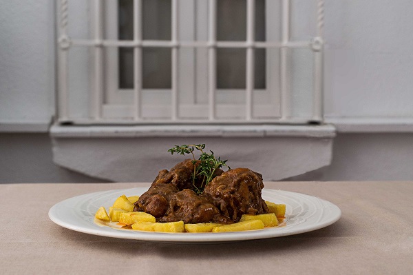 Rabo de toro cordobés: origen, la cofradía y receta