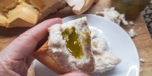 Hoyo de pan con aceite de Córdoba